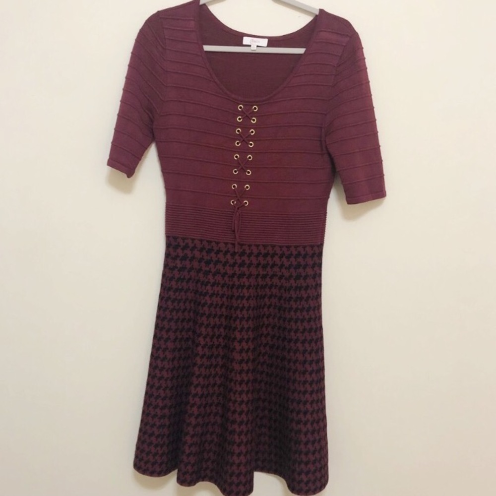 Maroon houndstooth lace up dress